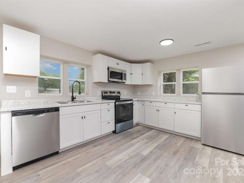 1104 Hardin Road, Dallas, NC 28034.  MLS# CAR4290720, YatesRealty ID 34206. 