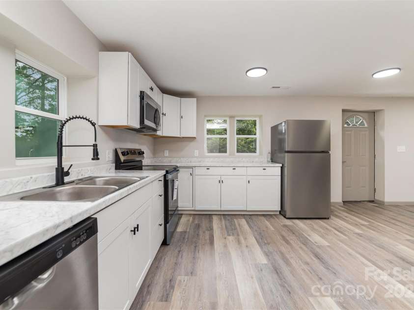 1104 Hardin Road, Dallas, NC 28034.  MLS# CAR4290720, YatesRealty ID 34206. 