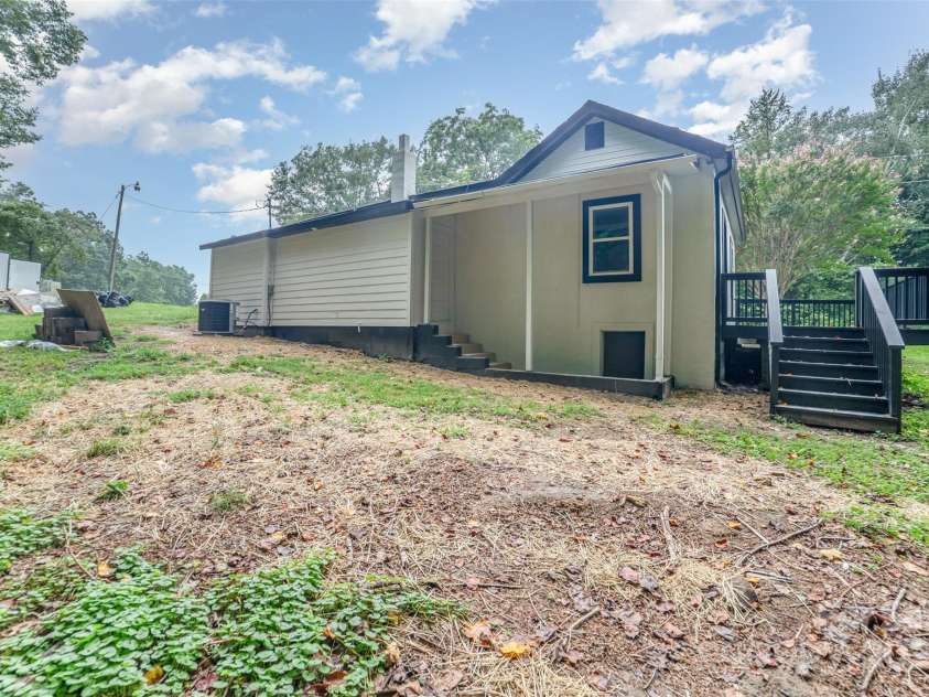 1104 Hardin Road, Dallas, NC 28034.  MLS# CAR4290720, YatesRealty ID 34206. 