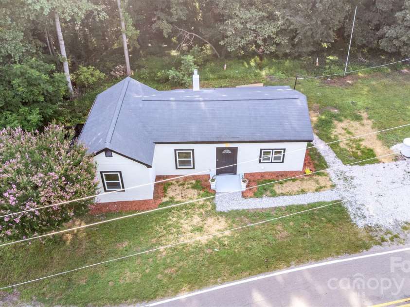 1104 Hardin Road, Dallas, NC 28034.  MLS# CAR4290720, YatesRealty ID 34206. 