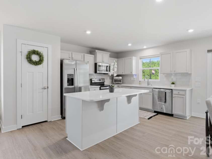 254 Damask Drive, Lancaster, SC 29720.  MLS# CAR4398403, YatesRealty ID 34208. Abundant Cabinet Space
