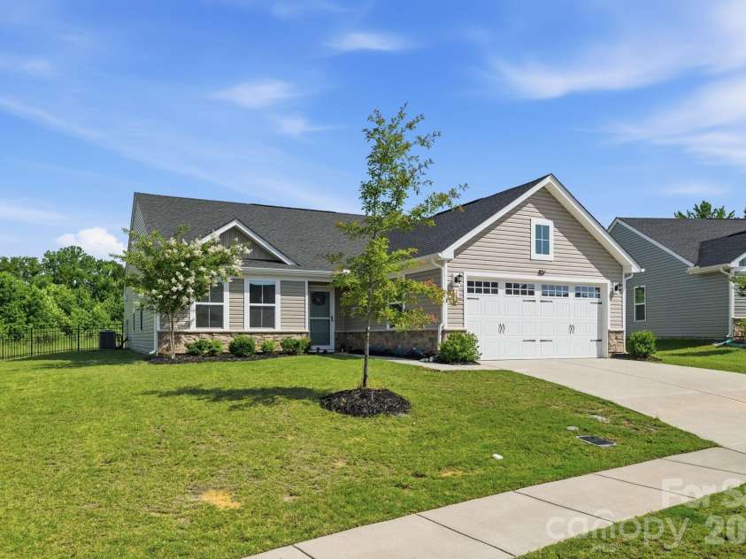 254 Damask Drive, Lancaster, SC 29720.  MLS# CAR4398403, YatesRealty ID 34208. Beautiful Curb Appeal