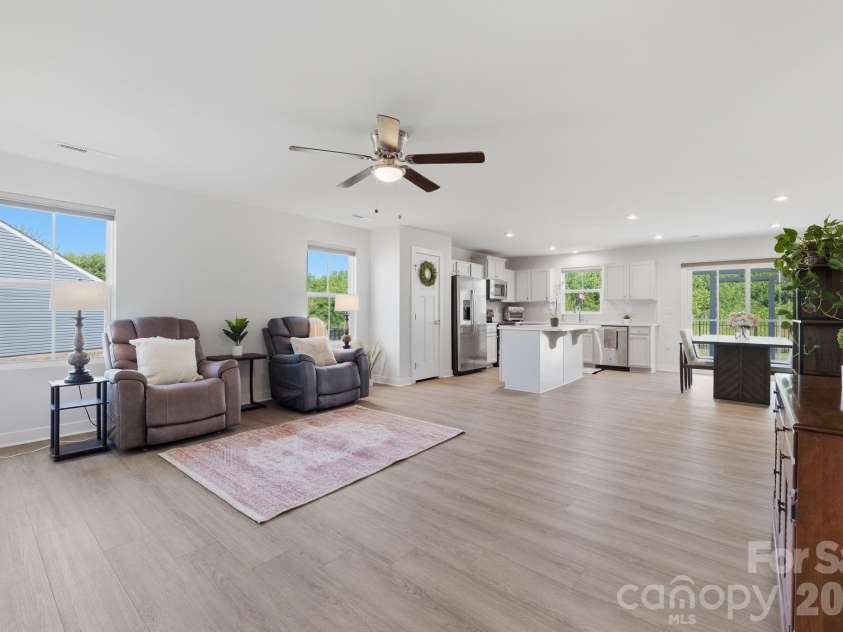 254 Damask Drive, Lancaster, SC 29720.  MLS# CAR4398403, YatesRealty ID 34208. Bright Open Floor Plan