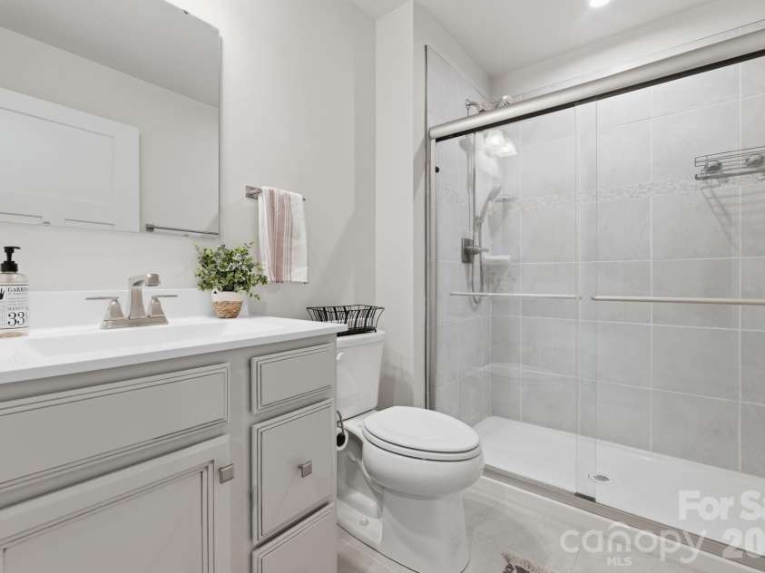 254 Damask Drive, Lancaster, SC 29720.  MLS# CAR4398403, YatesRealty ID 34208. Guest Bath