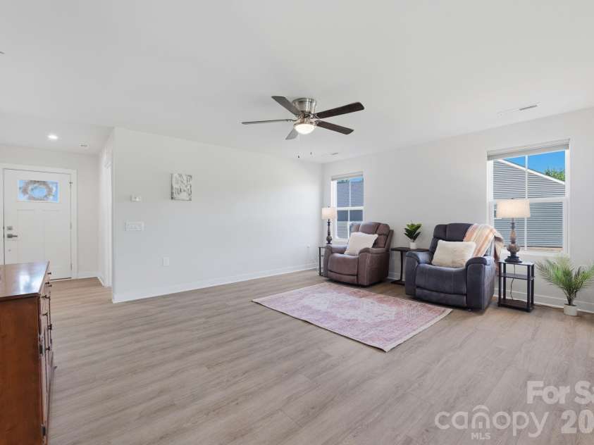 254 Damask Drive, Lancaster, SC 29720.  MLS# CAR4398403, YatesRealty ID 34208. Spacious Great Room