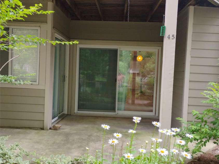 2545 Stockbridge Drive, Charlotte, NC 28210.  MLS# CAR4231252, YatesRealty ID 34208. 