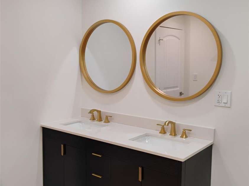 2545 Stockbridge Drive, Charlotte, NC 28210.  MLS# CAR4231252, YatesRealty ID 34208. Brand new bath! Double vanity