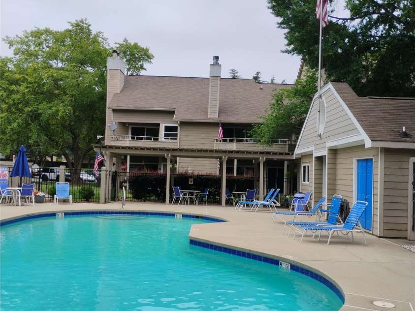 2545 Stockbridge Drive, Charlotte, NC 28210.  MLS# CAR4231252, YatesRealty ID 34208. Swimming pool