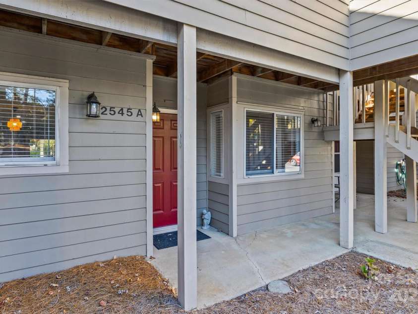 2545 Stockbridge Drive, Charlotte, NC 28210.  MLS# CAR4321941, YatesRealty ID 34208. 