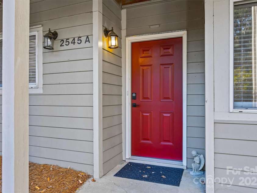 2545 Stockbridge Drive, Charlotte, NC 28210.  MLS# CAR4321941, YatesRealty ID 34208. 