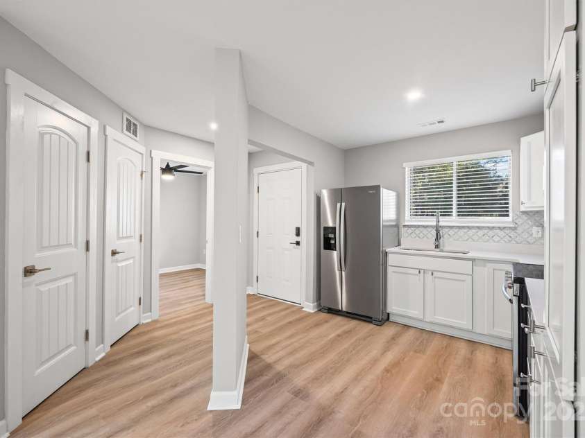 2545 Stockbridge Drive, Charlotte, NC 28210.  MLS# CAR4321941, YatesRealty ID 34208. 