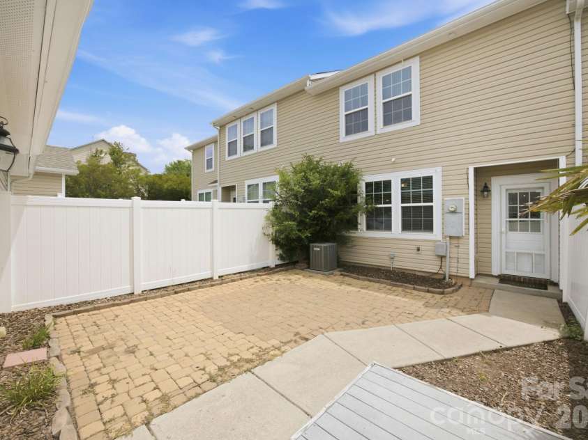 18431 The Commons Boulevard, Cornelius, NC 28031.  MLS# CAR4398969, YatesRealty ID 34209. 