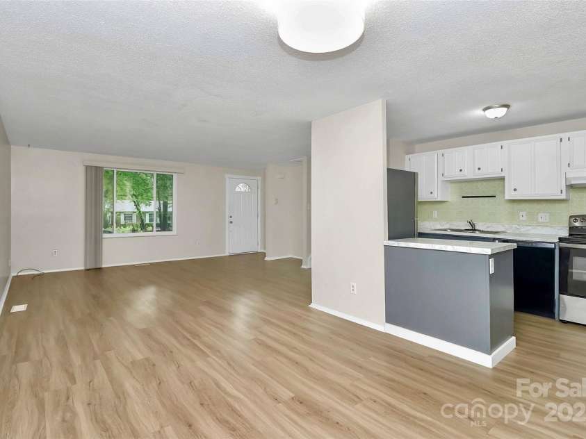 6230 Holly Knoll Drive, Charlotte, NC 28227.  MLS# CAR4291966, YatesRealty ID 34209. 