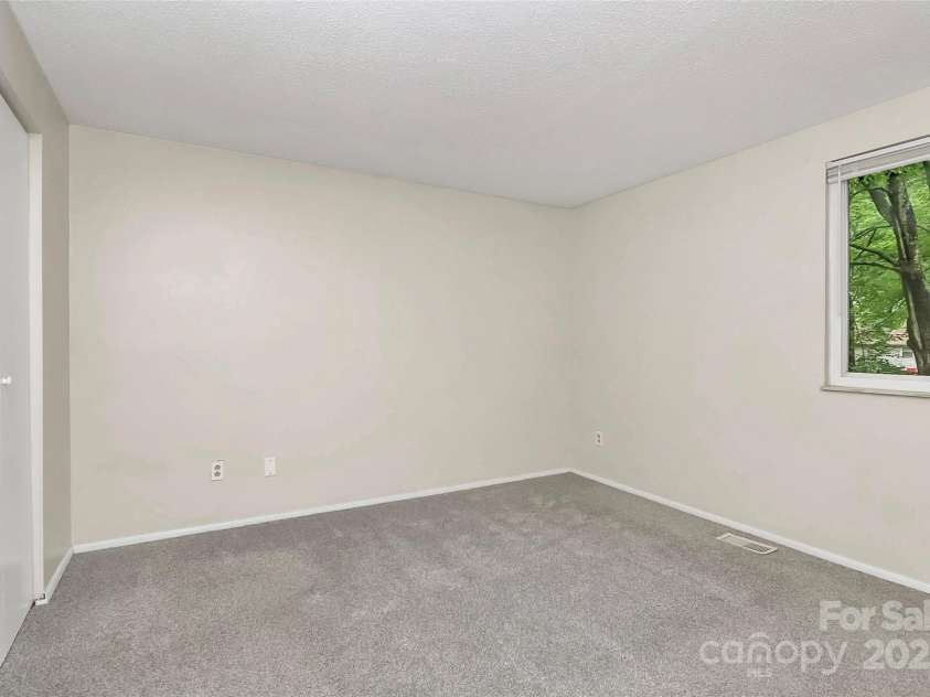 6230 Holly Knoll Drive, Charlotte, NC 28227.  MLS# CAR4291966, YatesRealty ID 34209. 