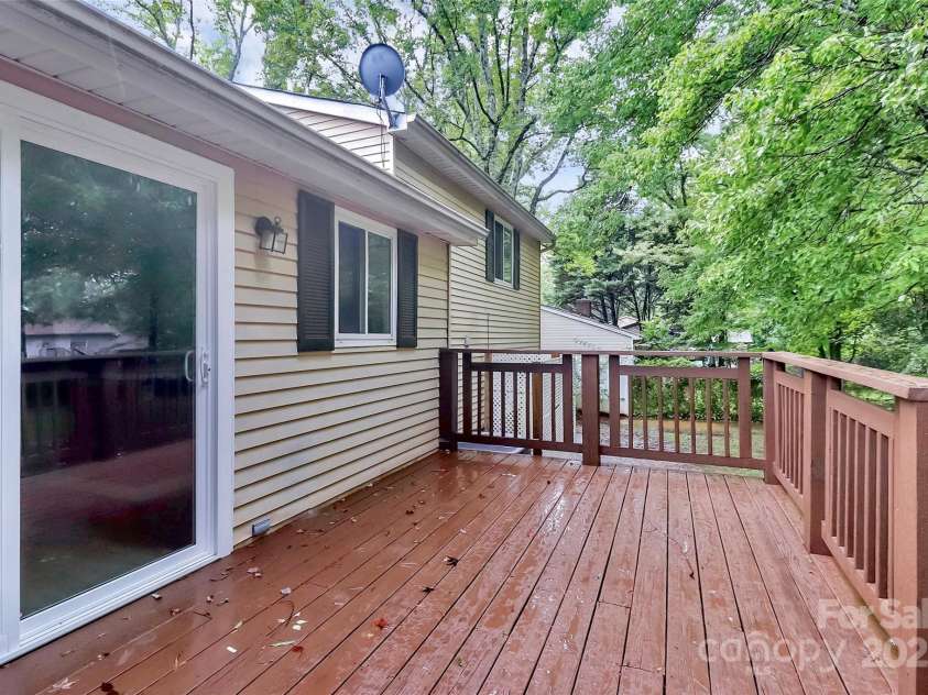 6230 Holly Knoll Drive, Charlotte, NC 28227.  MLS# CAR4291966, YatesRealty ID 34209. 
