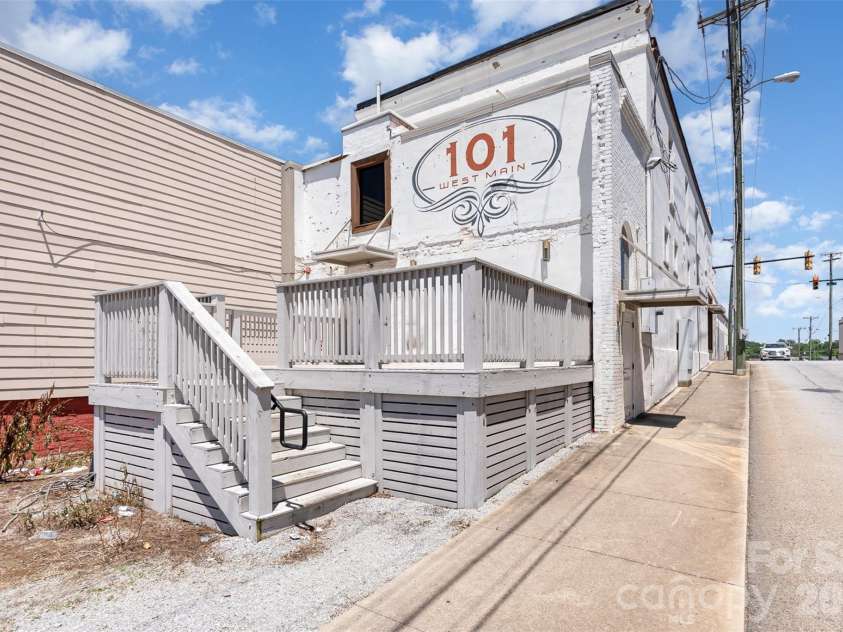 101 Main Street, Union, SC 29379.  MLS# CAR4314039, YatesRealty ID 3421. 