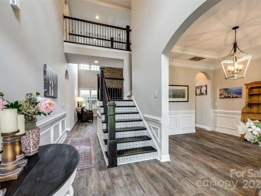 288 Ridge Reserve Drive, Lake Wylie, SC 29710.  MLS# CAR4249323, YatesRealty ID 34210. A warm and welcoming entryway sets the tone with timeless style, natural light, and elegant finishes that invite you in.