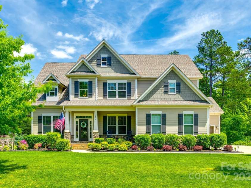 288 Ridge Reserve Drive, Lake Wylie, SC 29710.  MLS# CAR4249323, YatesRealty ID 34210. Classic charm meets curb appeal! This picture-perfect home welcomes you with a rocking chair front porch, lush landscaping, and timeless Southern style.