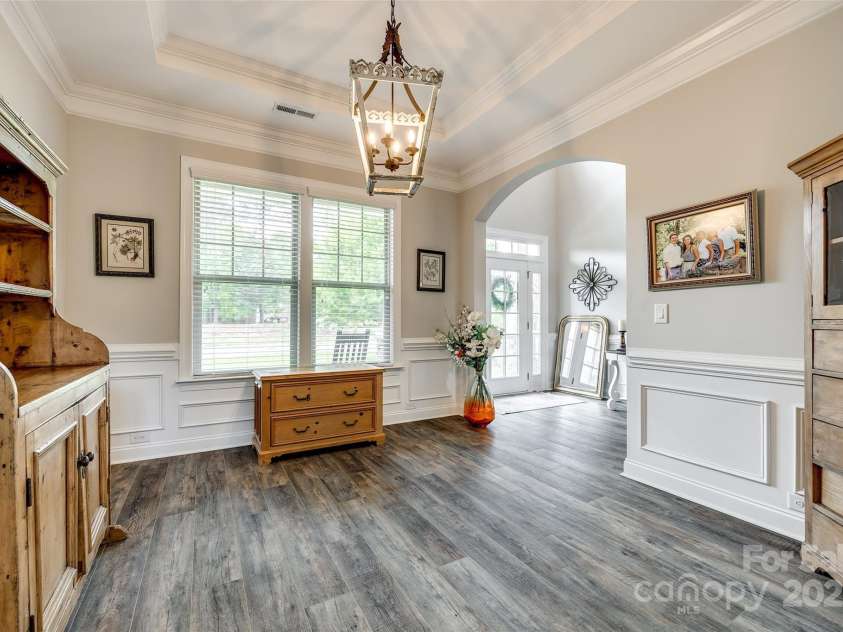288 Ridge Reserve Drive, Lake Wylie, SC 29710.  MLS# CAR4249323, YatesRealty ID 34210. Elegant dining space perfect for gatherings