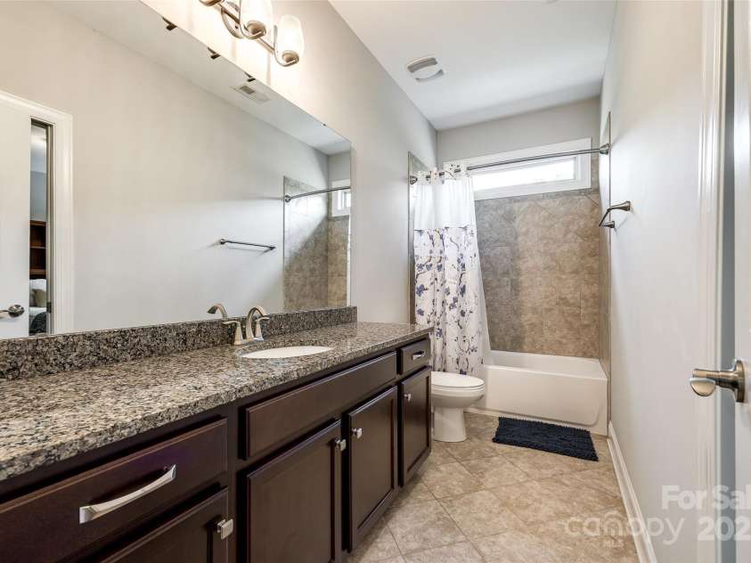 288 Ridge Reserve Drive, Lake Wylie, SC 29710.  MLS# CAR4249323, YatesRealty ID 34210. Full Bathroom on 2nd level