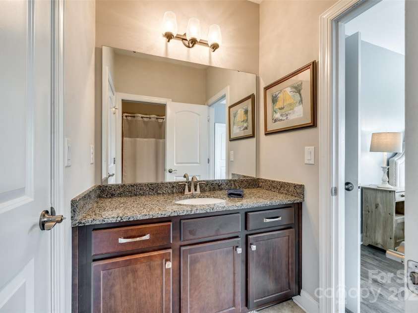 288 Ridge Reserve Drive, Lake Wylie, SC 29710.  MLS# CAR4249323, YatesRealty ID 34210. Jack-N-Jill Bathroom on 2nd level