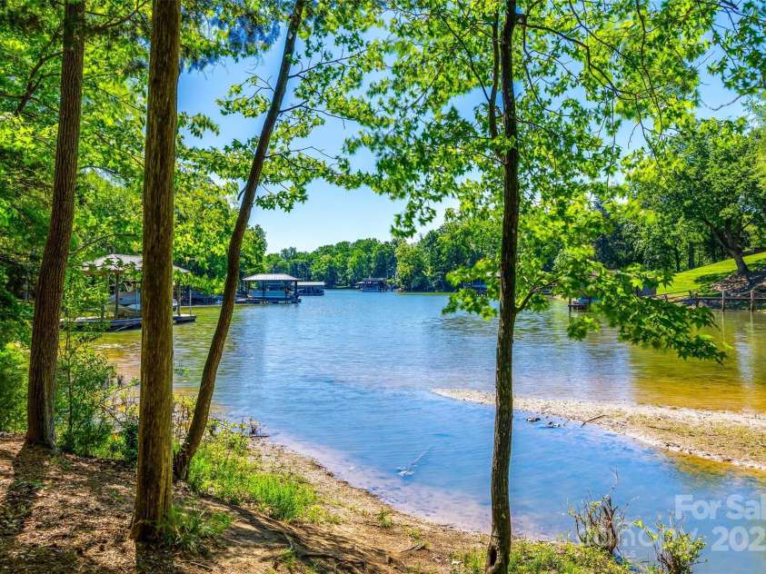 288 Ridge Reserve Drive, Lake Wylie, SC 29710.  MLS# CAR4249323, YatesRealty ID 34210. Lake access and kayak launch
