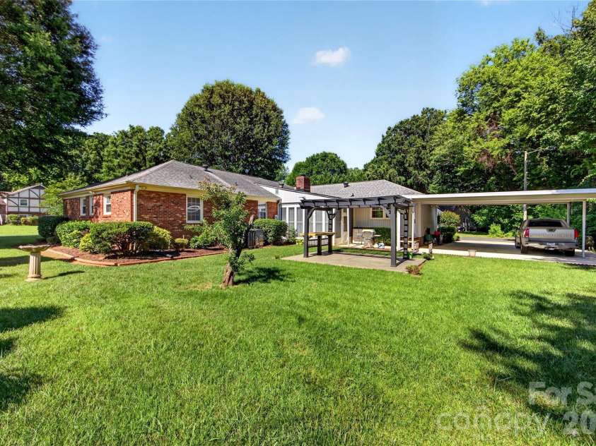 6801 Rambling Rose Drive, Charlotte, NC 28212.  MLS# CAR4396979, YatesRealty ID 34210. Backyard