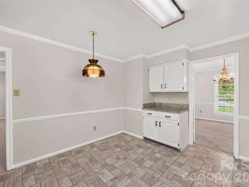6801 Rambling Rose Drive, Charlotte, NC 28212.  MLS# CAR4396979, YatesRealty ID 34210. Breakfast Nook