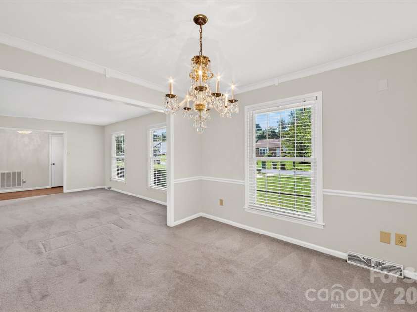 6801 Rambling Rose Drive, Charlotte, NC 28212.  MLS# CAR4396979, YatesRealty ID 34210. Dining Room
