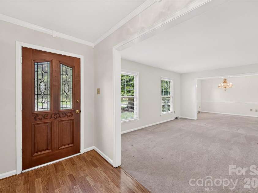 6801 Rambling Rose Drive, Charlotte, NC 28212.  MLS# CAR4396979, YatesRealty ID 34210. Entryway