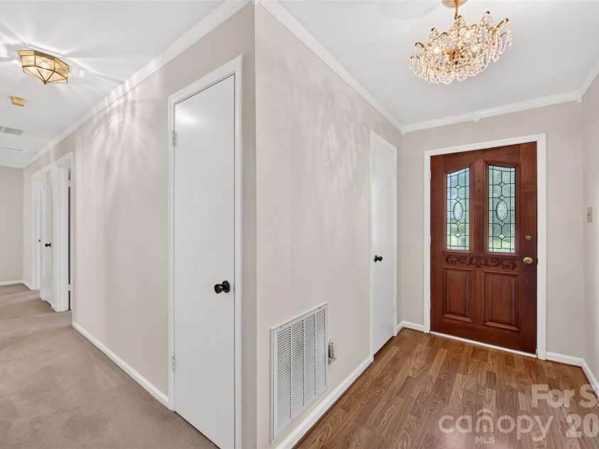 6801 Rambling Rose Drive, Charlotte, NC 28212.  MLS# CAR4396979, YatesRealty ID 34210. Entryway