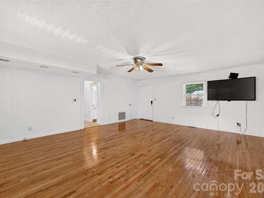 6801 Rambling Rose Drive, Charlotte, NC 28212.  MLS# CAR4396979, YatesRealty ID 34210. Great Room