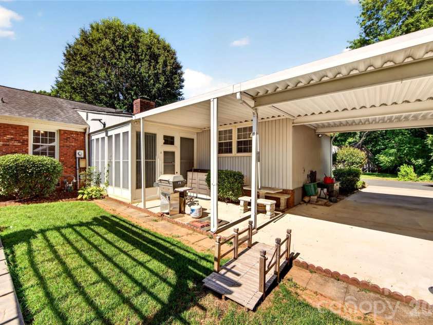 6801 Rambling Rose Drive, Charlotte, NC 28212.  MLS# CAR4396979, YatesRealty ID 34210. Grill Patio