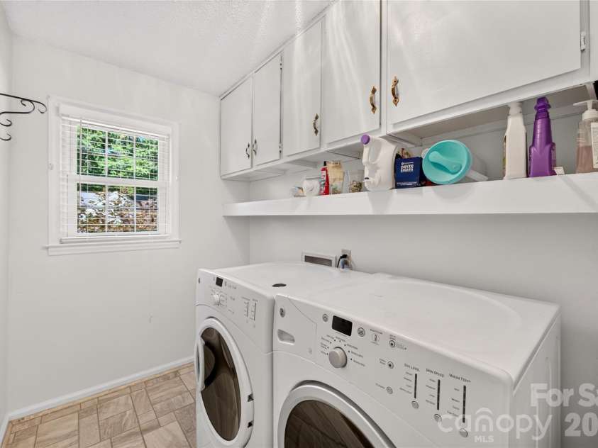 6801 Rambling Rose Drive, Charlotte, NC 28212.  MLS# CAR4396979, YatesRealty ID 34210. Laundry Room