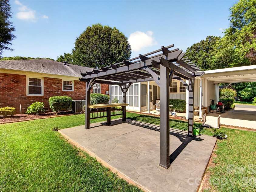 6801 Rambling Rose Drive, Charlotte, NC 28212.  MLS# CAR4396979, YatesRealty ID 34210. Patio