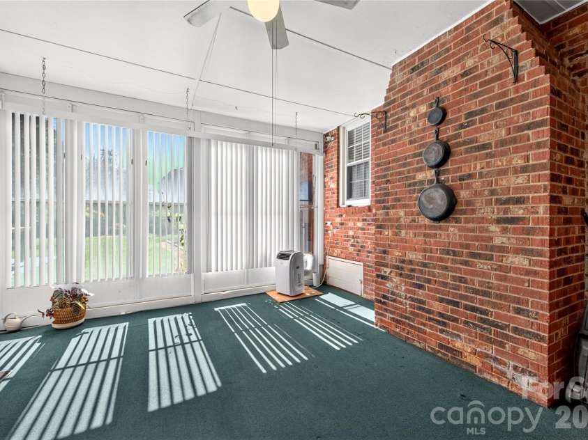 6801 Rambling Rose Drive, Charlotte, NC 28212.  MLS# CAR4396979, YatesRealty ID 34210. Sunroom