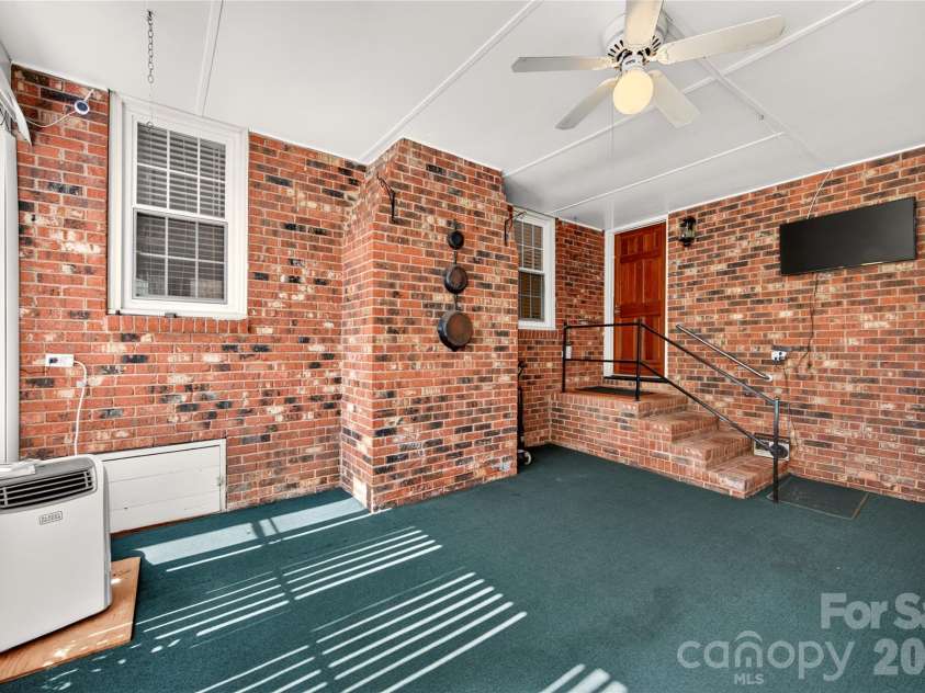 6801 Rambling Rose Drive, Charlotte, NC 28212.  MLS# CAR4396979, YatesRealty ID 34210. Sunroom