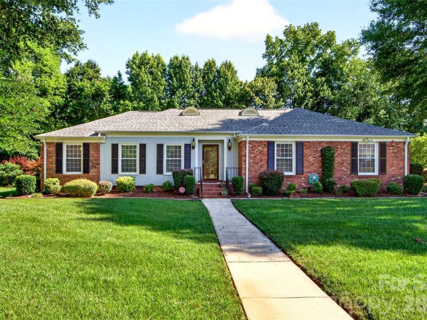 6801 Rambling Rose Drive, Charlotte, NC 28212.  MLS# CAR4396979, YatesRealty ID 34210. Welcome Home!