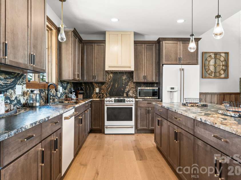 1030 High Valley Overlook, Banner Elk, NC 28604.  MLS# CAR4398506, YatesRealty ID 34211. 