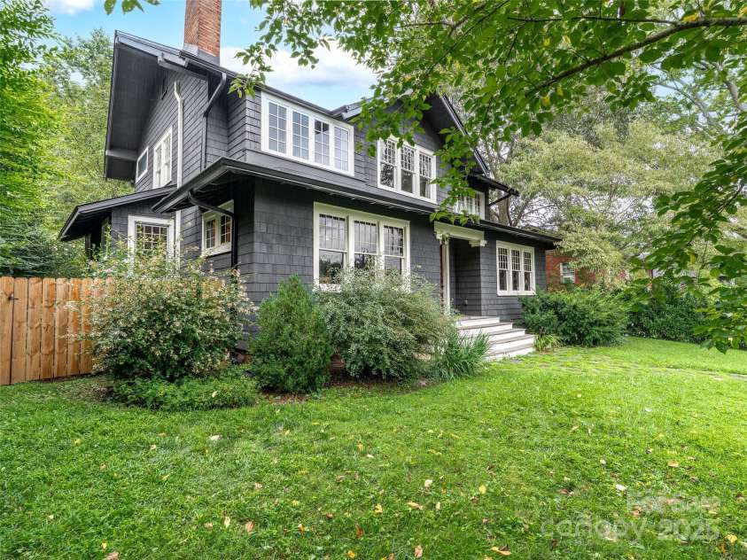 125 Furman Avenue, Asheville, NC 28801.  MLS# CAR4291265, YatesRealty ID 34211. 