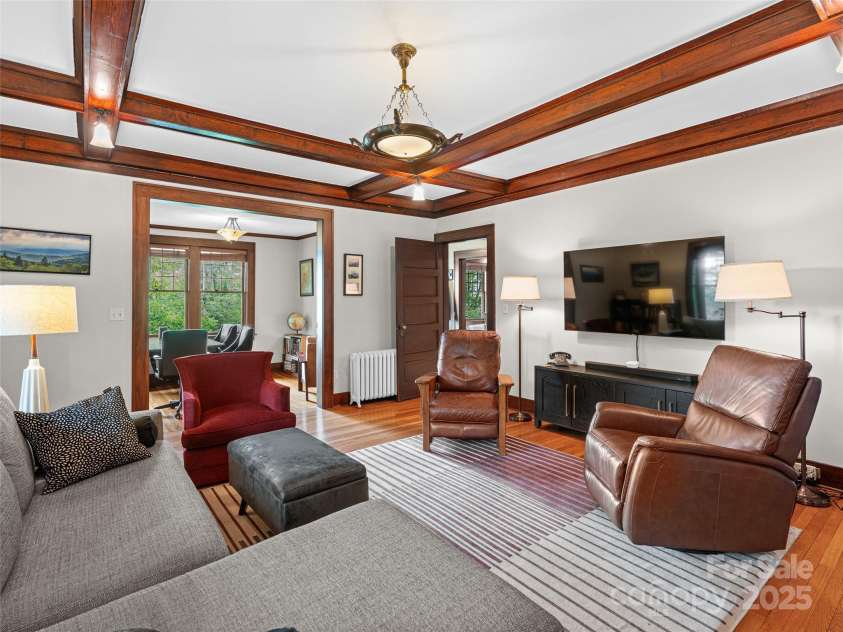 125 Furman Avenue, Asheville, NC 28801.  MLS# CAR4291265, YatesRealty ID 34211. 