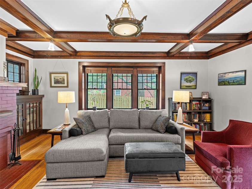 125 Furman Avenue, Asheville, NC 28801.  MLS# CAR4291265, YatesRealty ID 34211. 