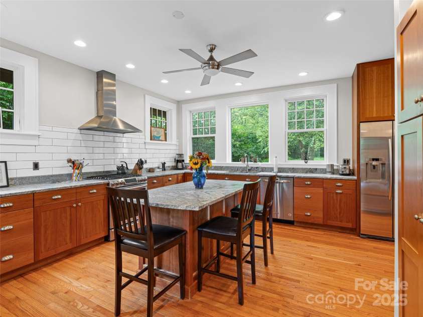125 Furman Avenue, Asheville, NC 28801.  MLS# CAR4291265, YatesRealty ID 34211. 