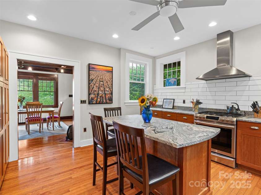 125 Furman Avenue, Asheville, NC 28801.  MLS# CAR4291265, YatesRealty ID 34211. 