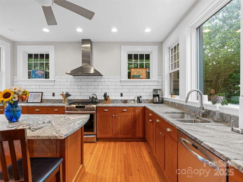 125 Furman Avenue, Asheville, NC 28801.  MLS# CAR4291265, YatesRealty ID 34211. 