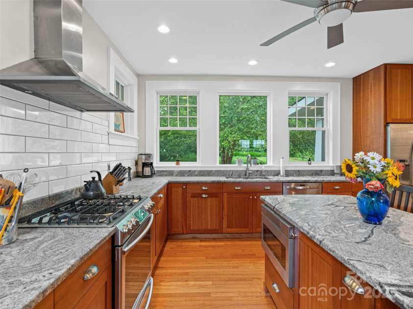 125 Furman Avenue, Asheville, NC 28801.  MLS# CAR4291265, YatesRealty ID 34211. 