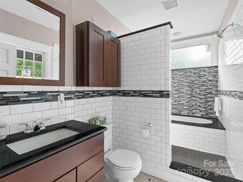 125 Furman Avenue, Asheville, NC 28801.  MLS# CAR4291265, YatesRealty ID 34211. 