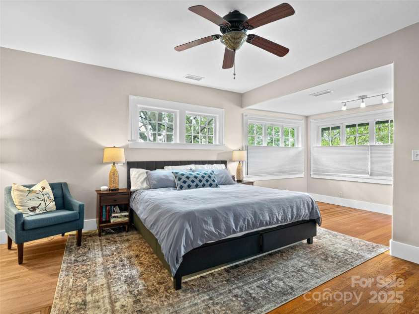 125 Furman Avenue, Asheville, NC 28801.  MLS# CAR4291265, YatesRealty ID 34211. 