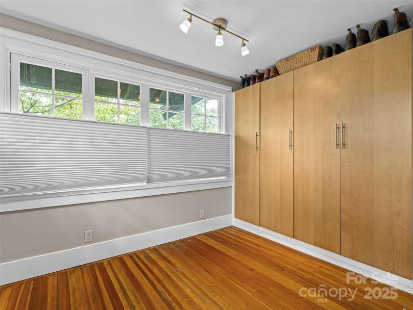 125 Furman Avenue, Asheville, NC 28801.  MLS# CAR4291265, YatesRealty ID 34211. 