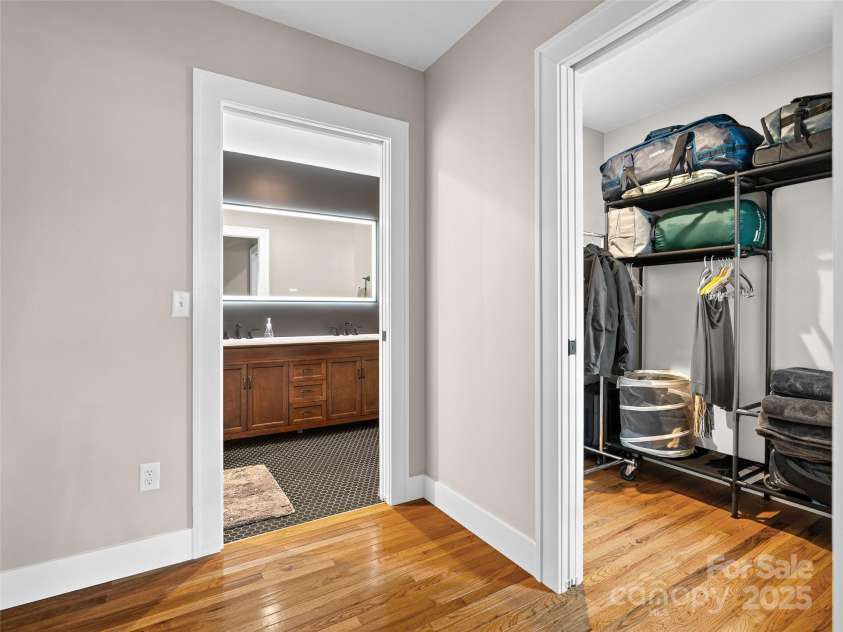 125 Furman Avenue, Asheville, NC 28801.  MLS# CAR4291265, YatesRealty ID 34211. 